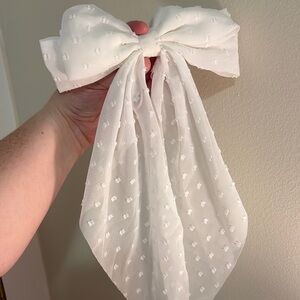 NWOT White Bow Hair Accessory